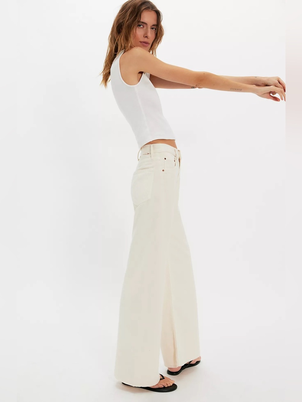 MOTHER The Lemon Twist Sneak Jeans - Picture 2 of 11